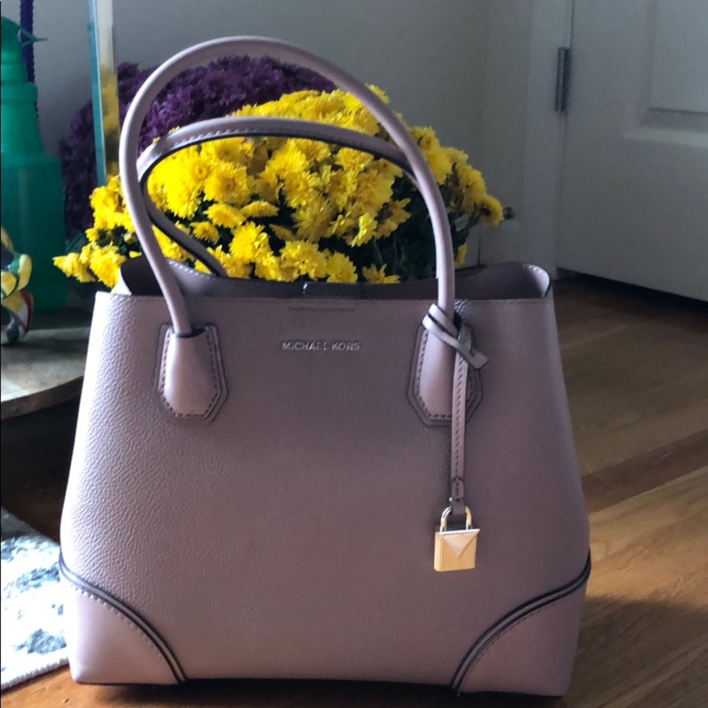 Michael kors medium tote